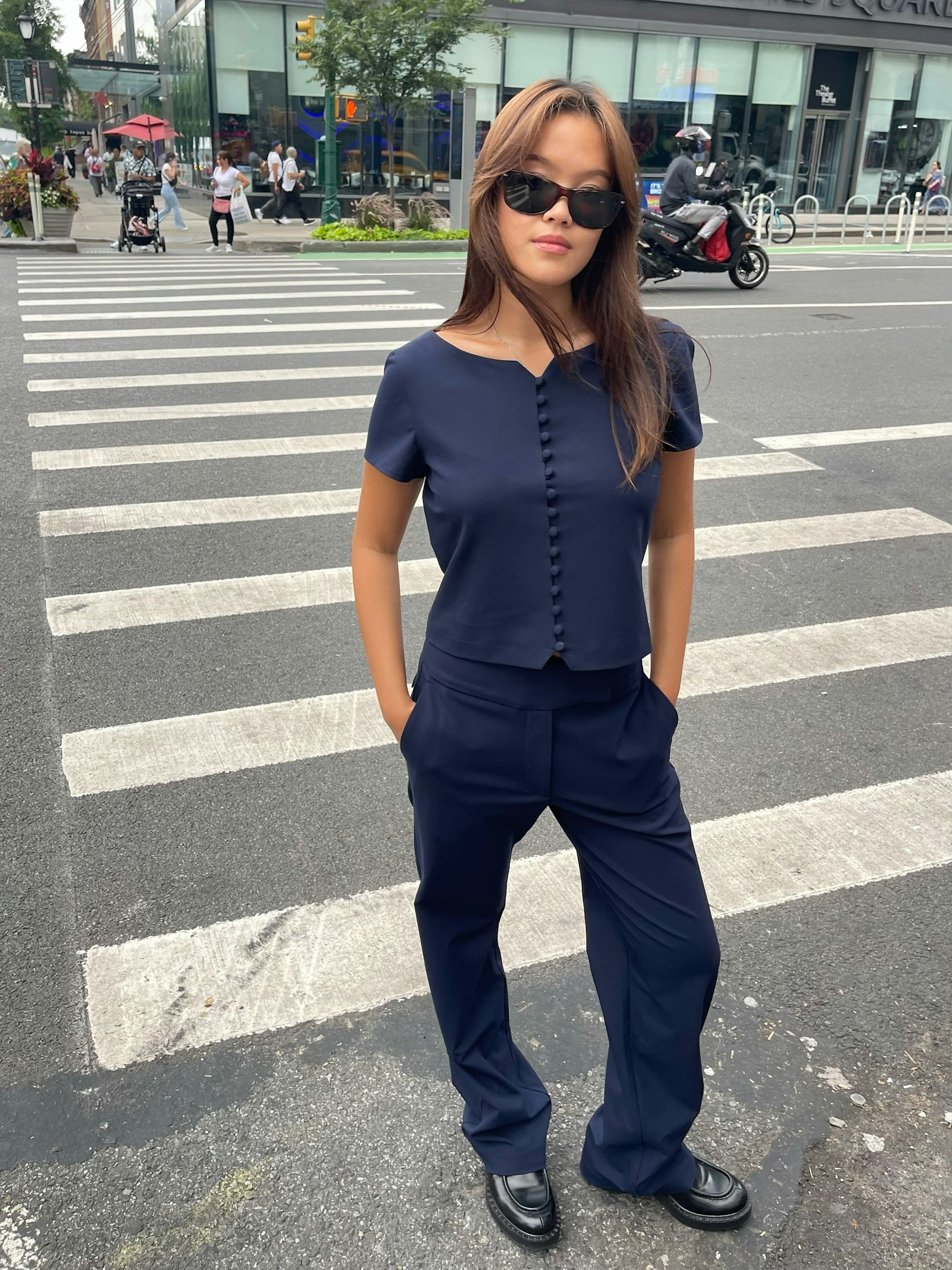 Navy blue pants and white shirt Street style