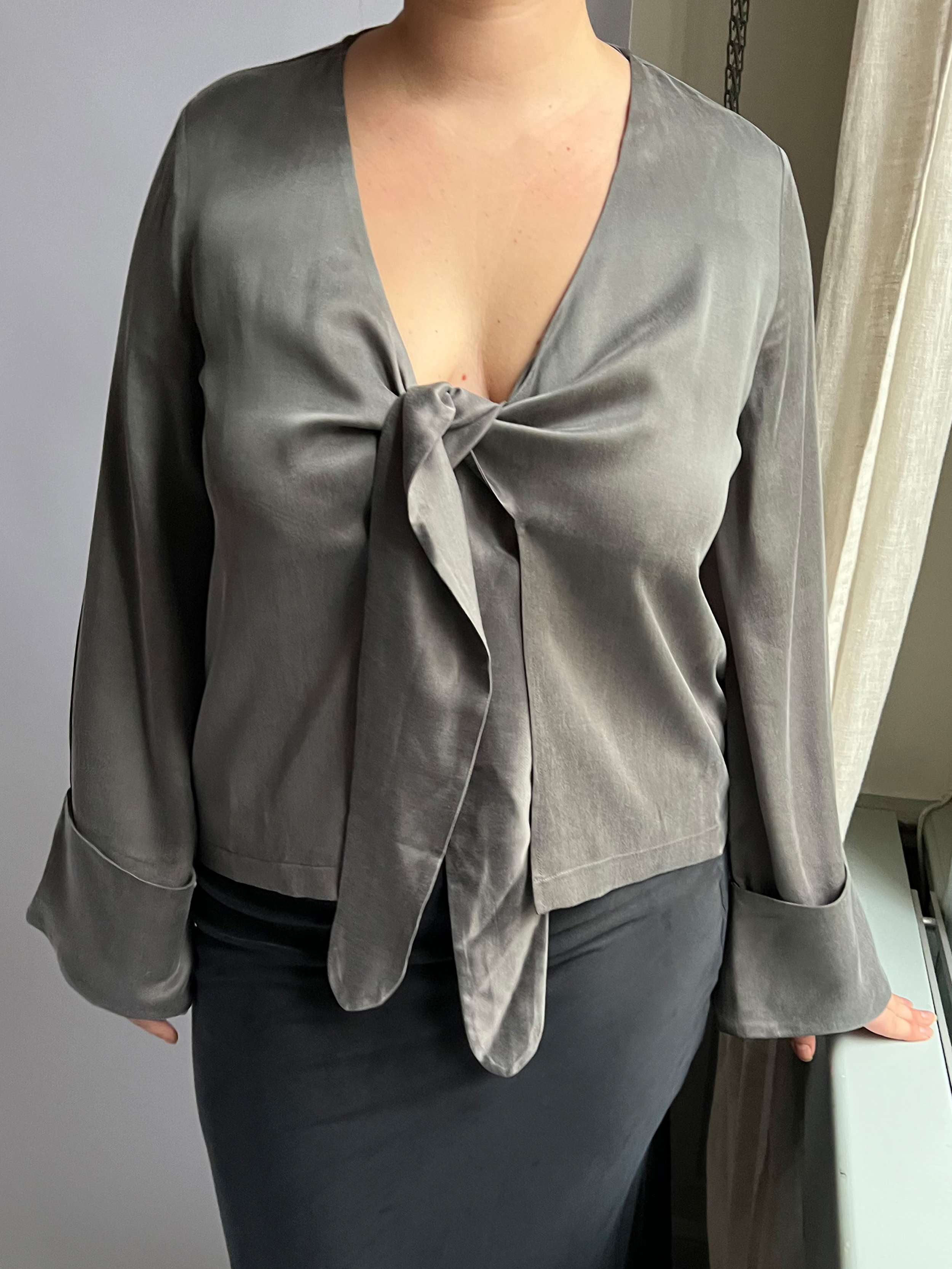 【SCULPTOR】Tie Sleeve Tee Taupe SCULPTOR® online store