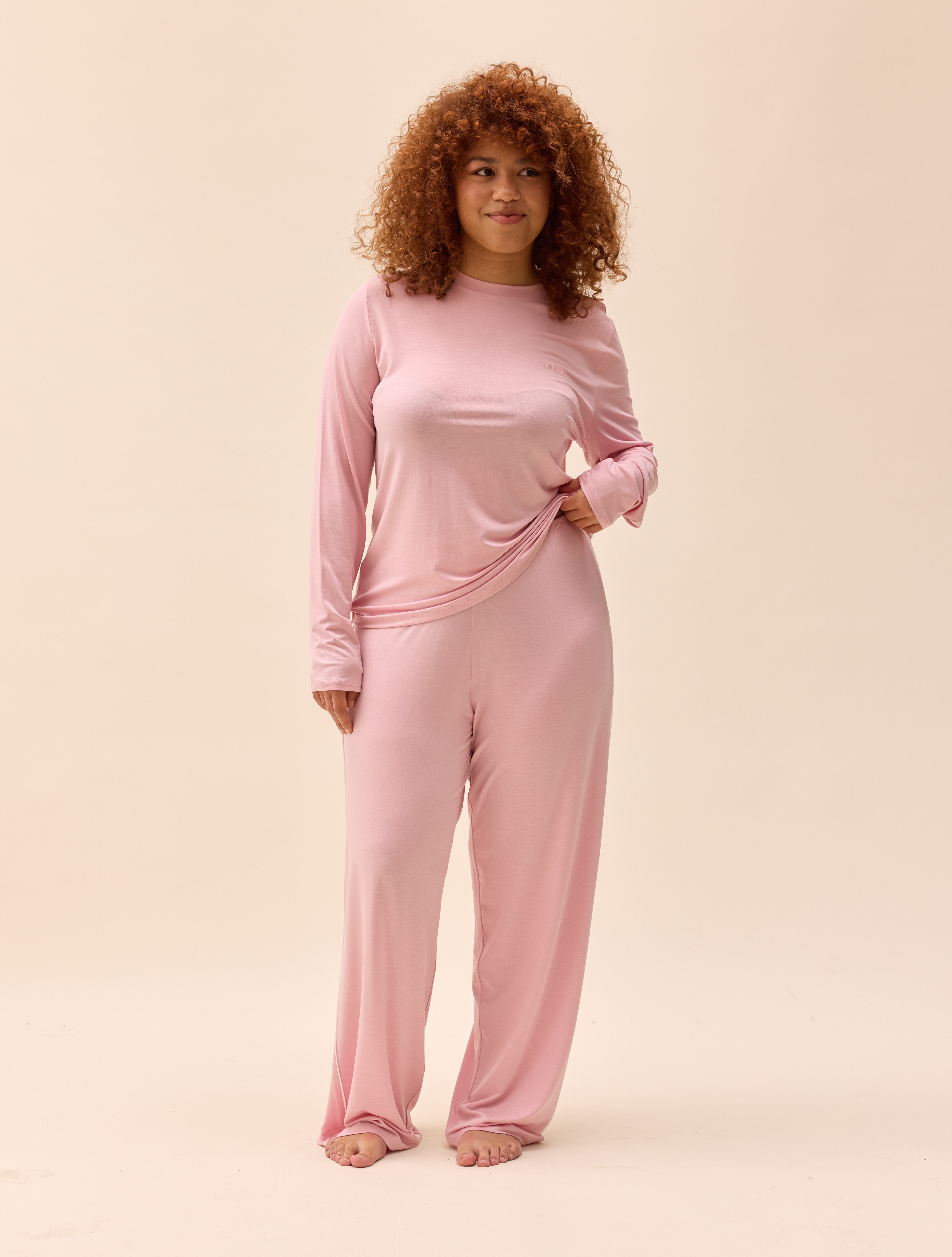 【SHALOM】24FW MOLA PINK PANTS Go Slow Pants Pink/White - Pink/White | Djerf Avenue