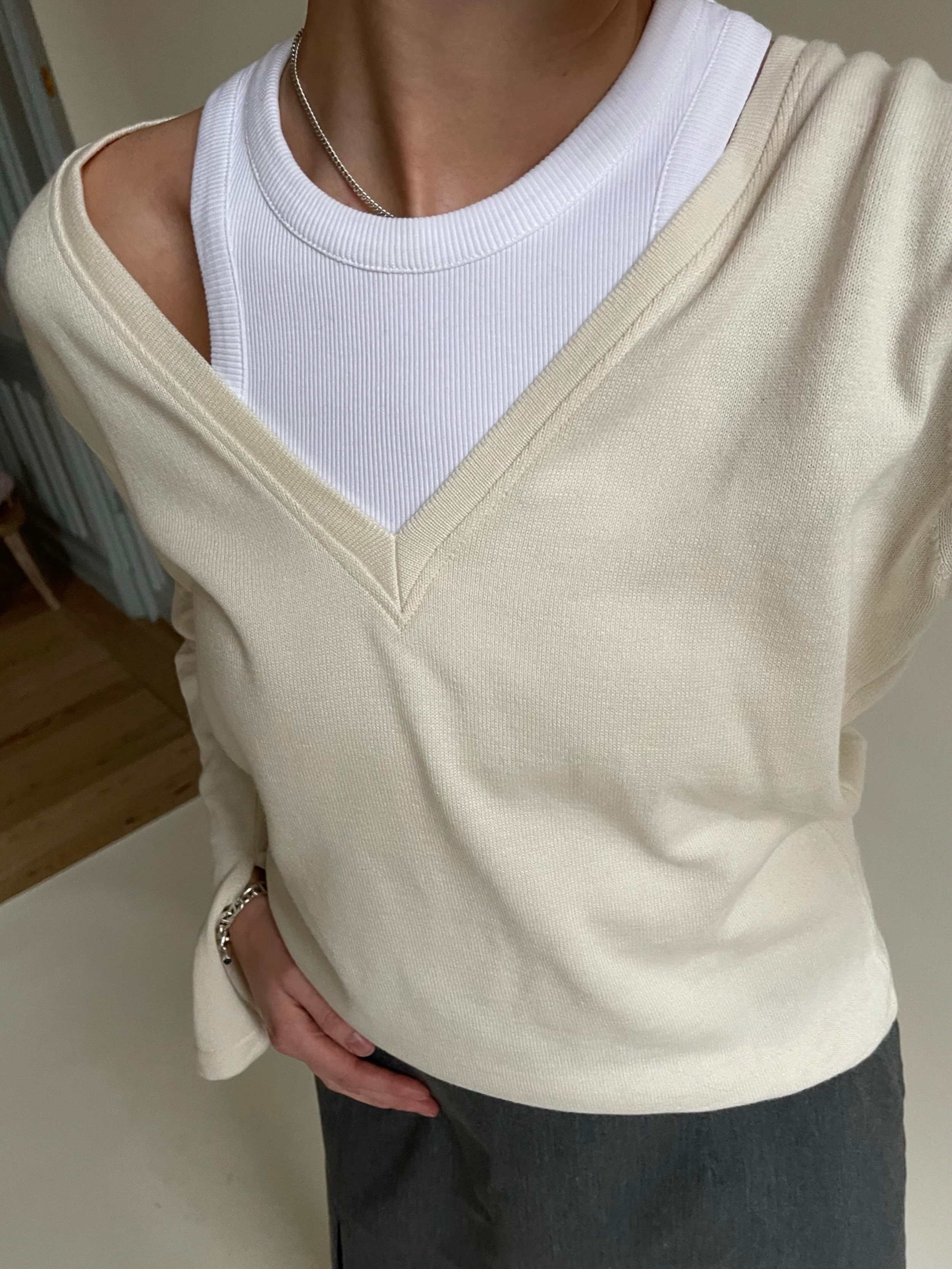 Remake Getaway V-neck Top Cream - Cream | Djerf Avenue