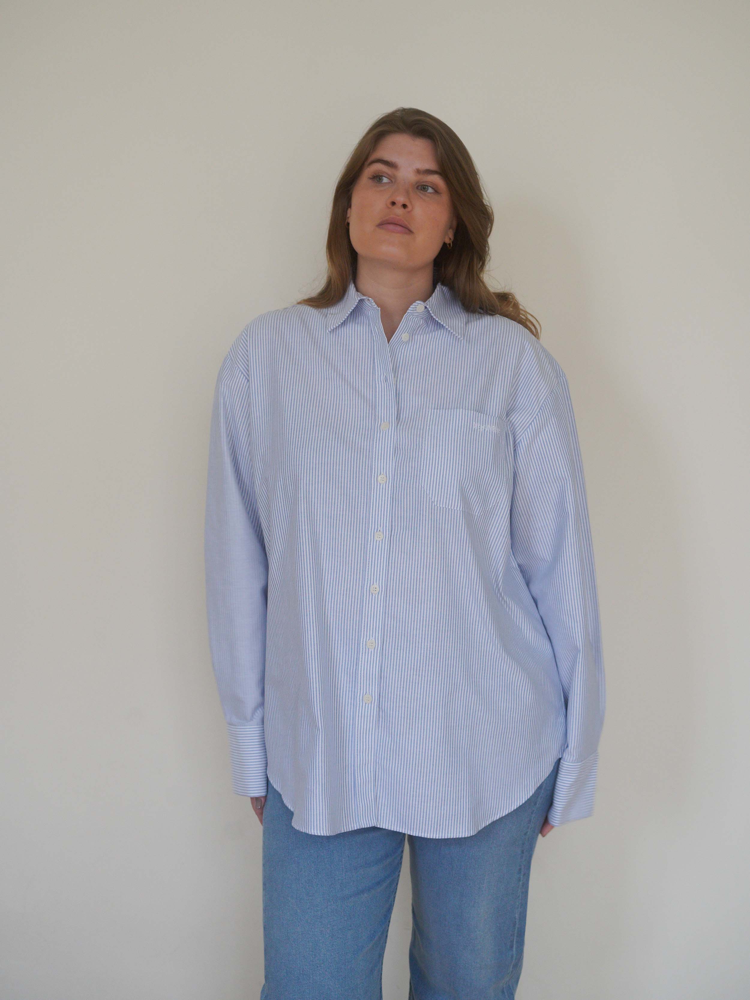 Djerf Avenue Breezy Shirt ストライプ ブルー新品未使用 Breezy Shirt Blue Stripe - Blue stripe | Djerf Avenue