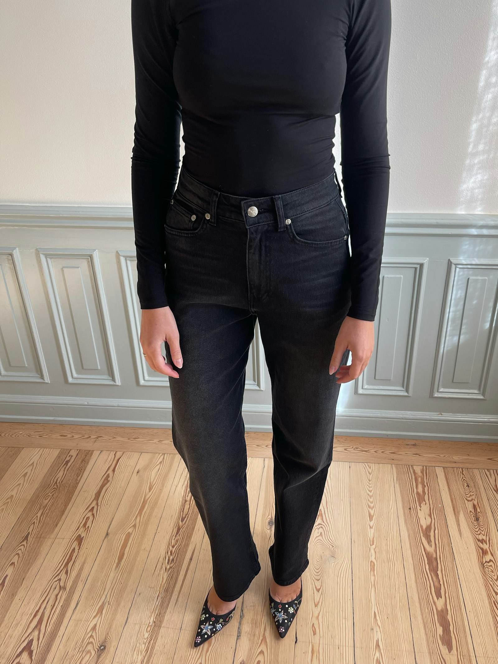Black High-waist Jeans