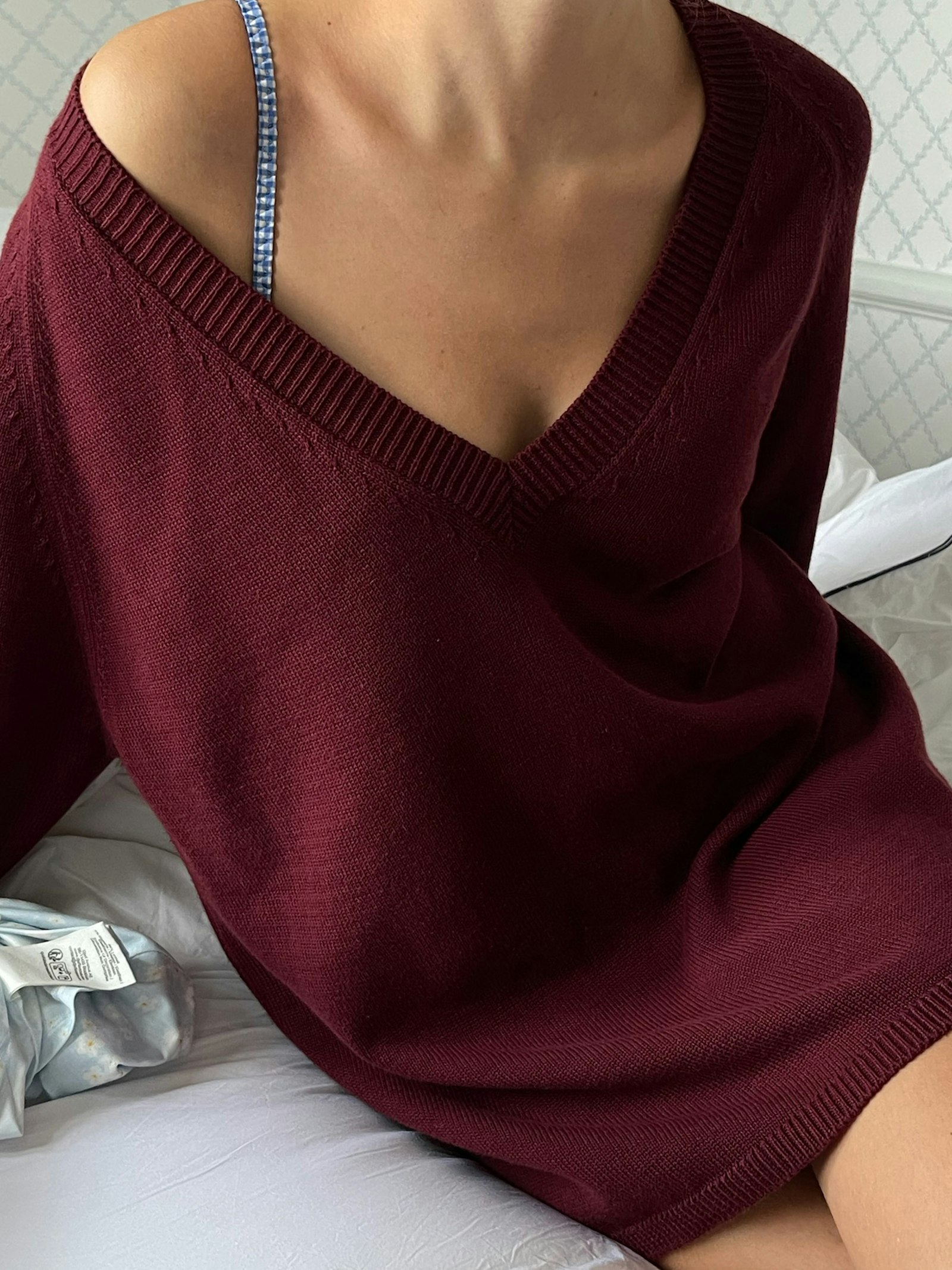 V-neck Sweater Burgundy