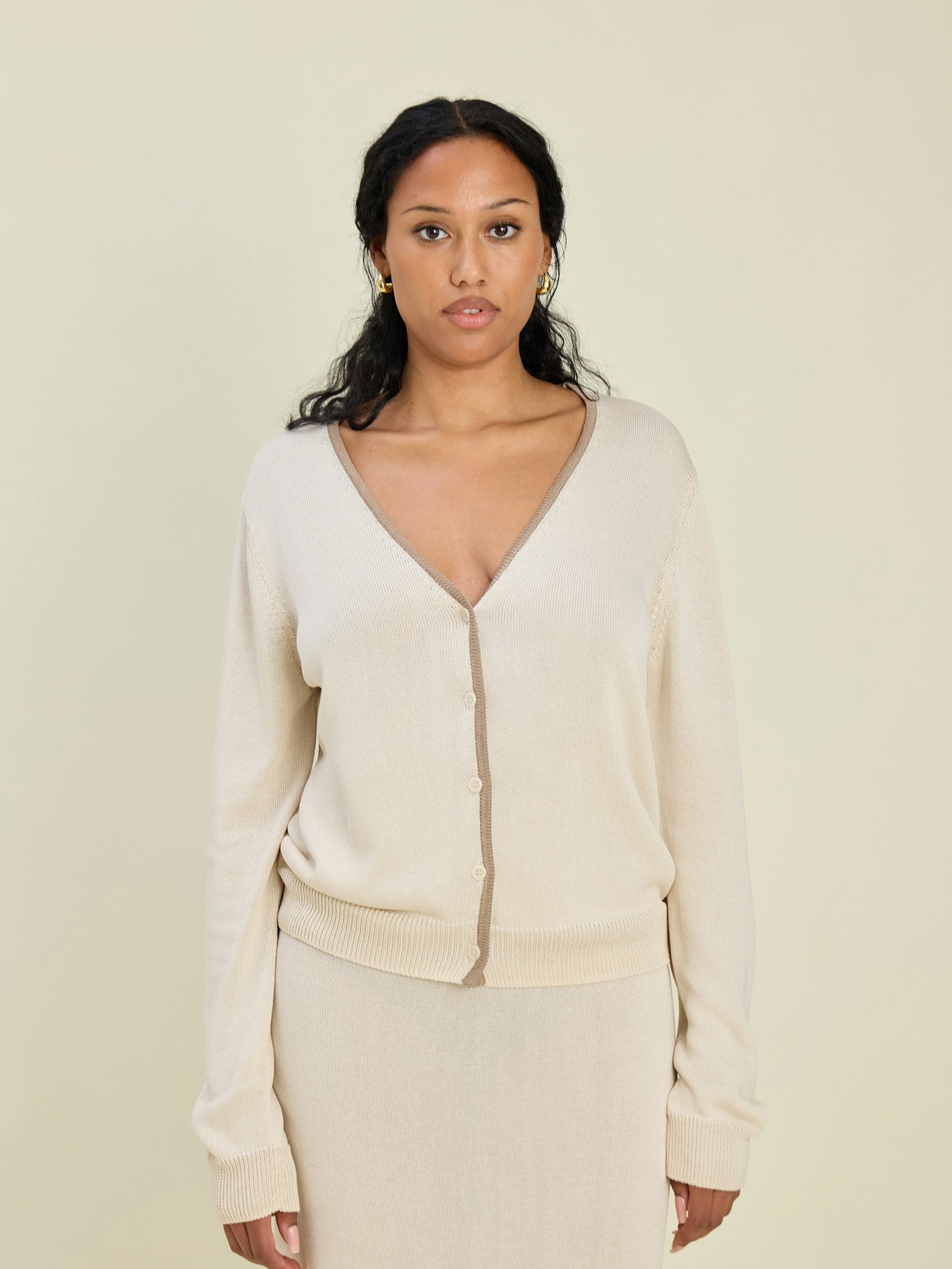 Contrast V-neck Cardigan Ivory