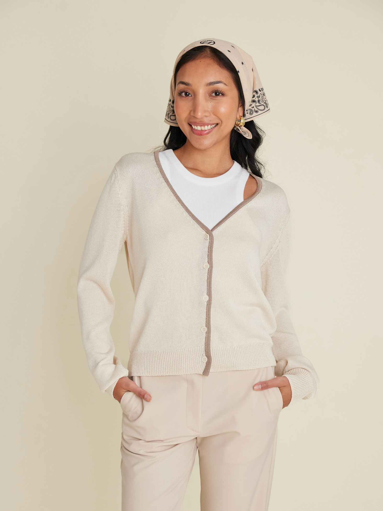 Contrast V-neck Cardigan Ivory